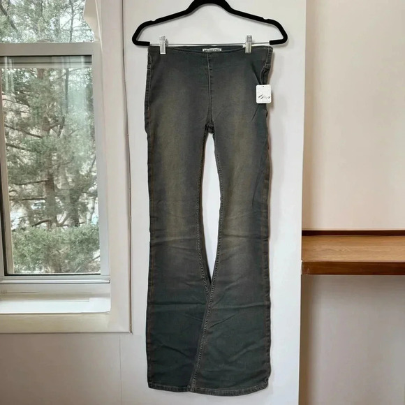NWT Free People Penny Pull On Flare Jeans Mid Rise in Echo Back Alley Blue - Picture 9 of 16